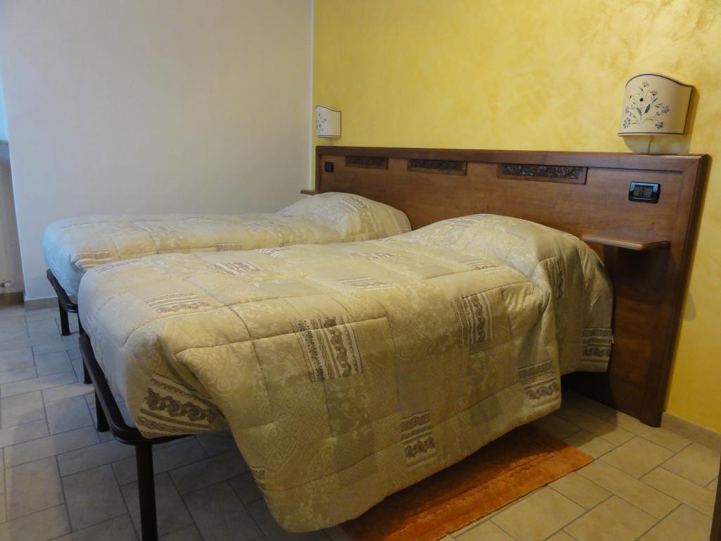 Hotel Ristorante Buasca à Cuorgnè Extérieur photo