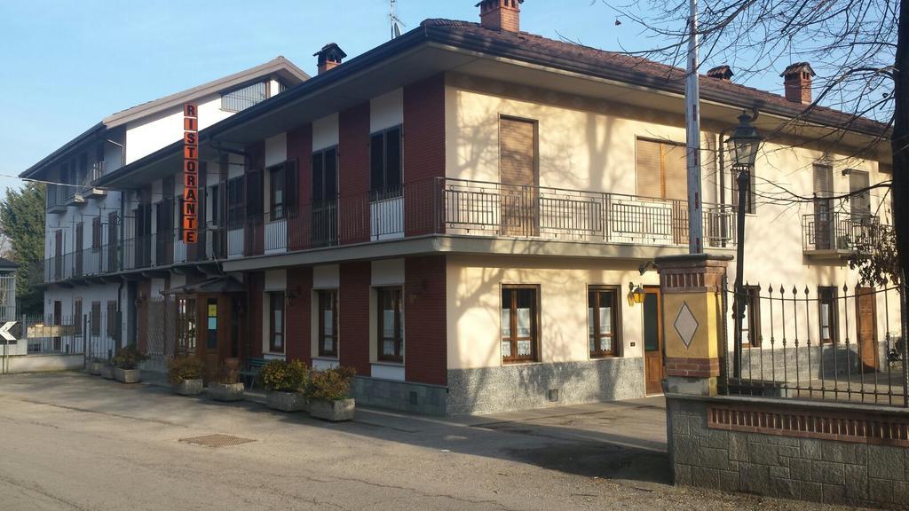Hotel Ristorante Buasca à Cuorgnè Extérieur photo