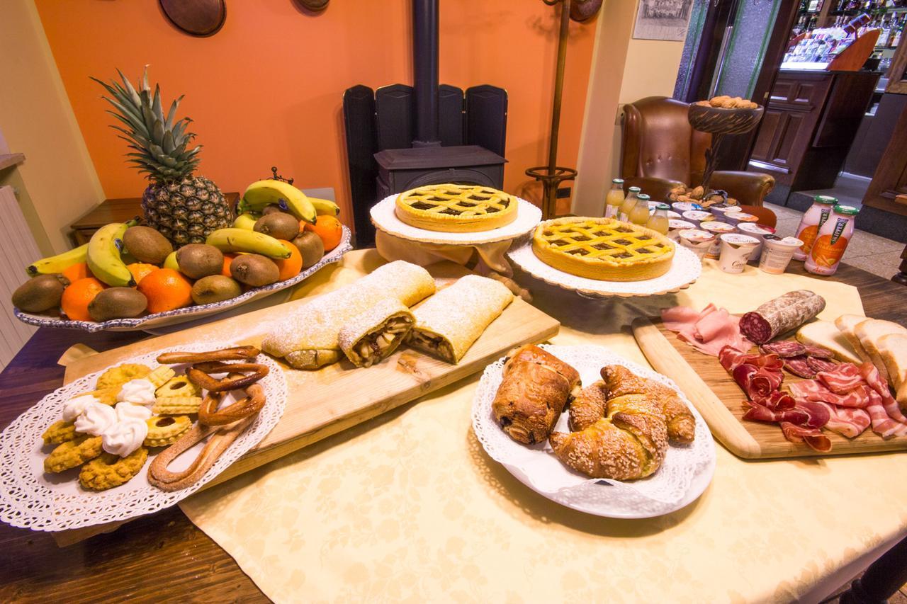 Hotel Ristorante Buasca à Cuorgnè Extérieur photo
