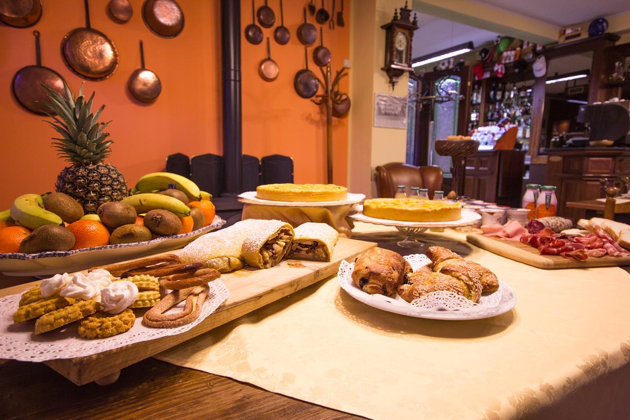 Hotel Ristorante Buasca à Cuorgnè Extérieur photo